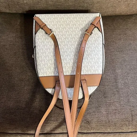 New Michael Kors Valerie Medium Logo Backpack in Vanilla/Acorn - Picture 15 of 16